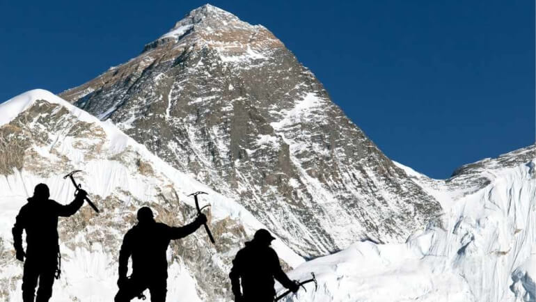 mount everest climbing season